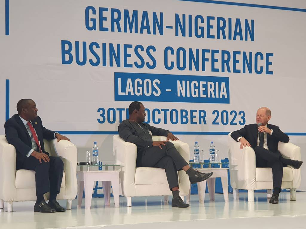 Kanzler Olaf Scholz bei der deutsch-nigerianischen Wirtschaftskonferenz in Lagos
